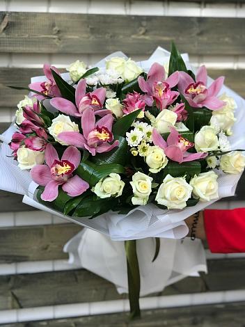Букет цветов из: Розы и Хризантемы в Захарково