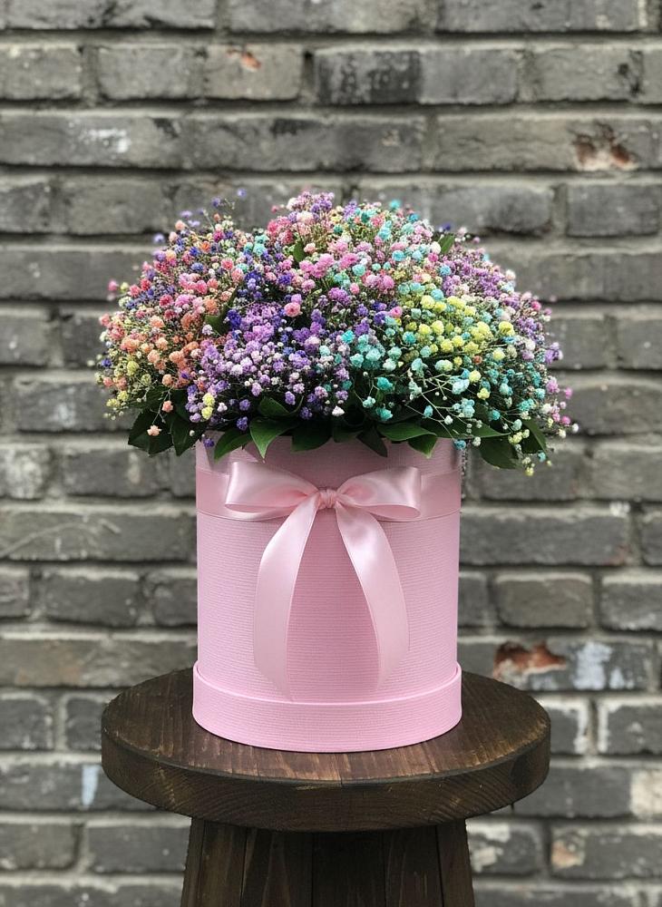 Цветочная композиция из Гипсофила и Розы в шляпной коробке в Захарково