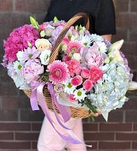 Композиция солнечный день в Захарково Цветочная композиция из Розы, Хризантемы, Пионы и Лизиантусы в корзине в Захарково