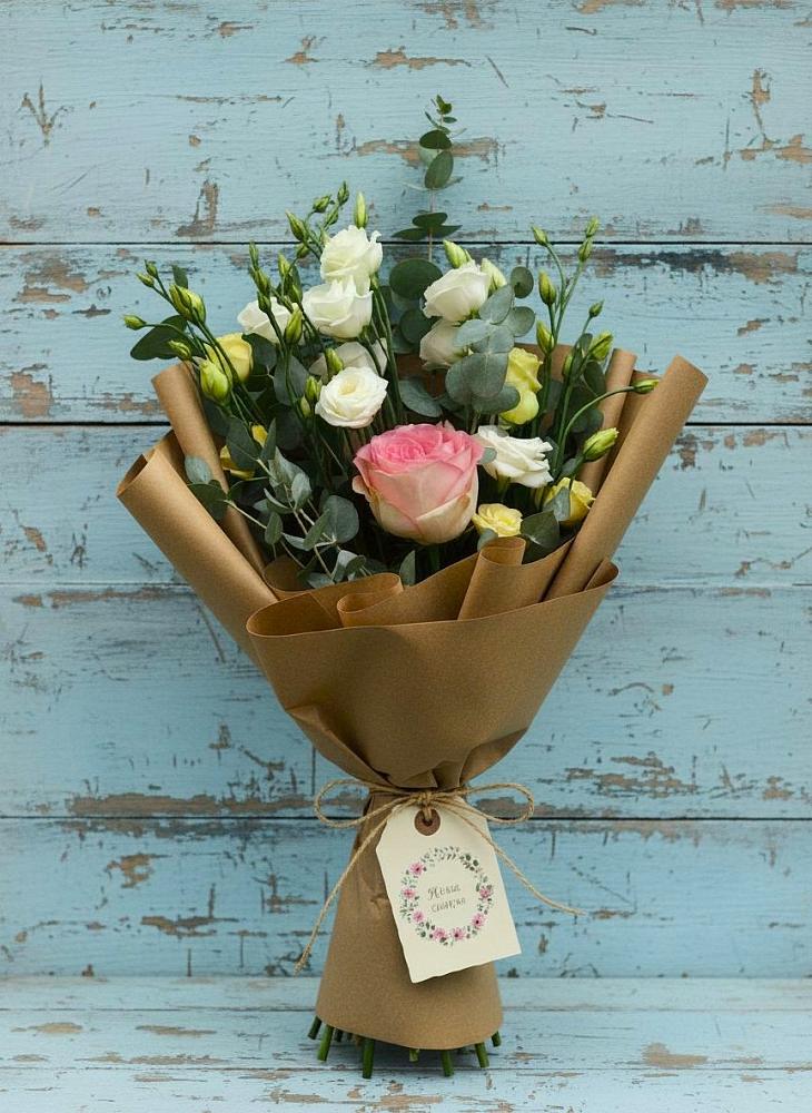 Букет цветов из: Розы и Лизиантусы в Захарково