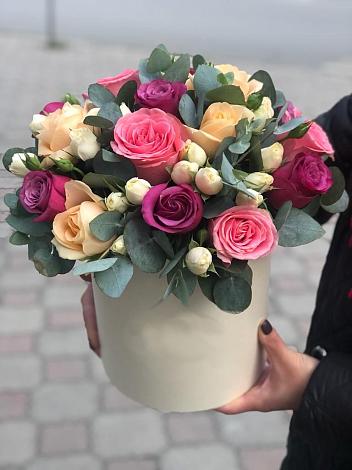 Цветочная композиция из Розы в шляпной коробке в Захарково