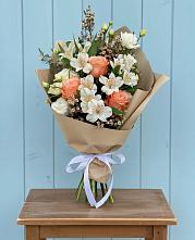 Букет цветов из:  Альстромерии, Лизиантусы, Розы и Хризантемы в Захарково