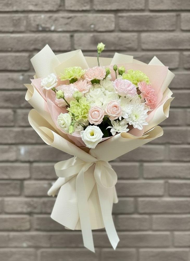 Букет цветов из: Гвоздики, Розы, Лизиантусы и Хризантемы в Захарково