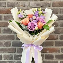 Букет цветов из:  Лизиантусы и Розы в Захарково