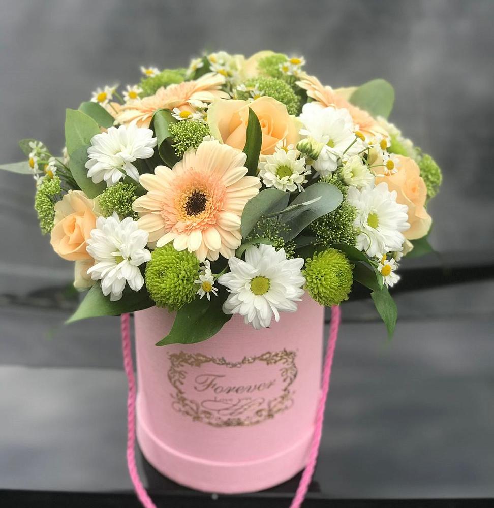 Цветочная композиция из Розы, Герберы и Хризантемы в шляпной коробке в Захарково