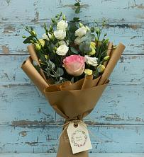 Букет цветов из:  Розы и Лизиантусы в Захарково